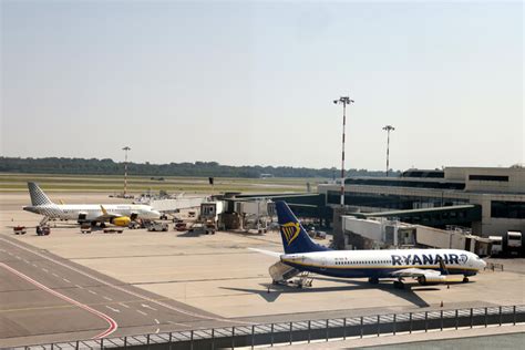 Blitz anarchico a Malpensa, 4 arresti. Erano nello scalo errato.